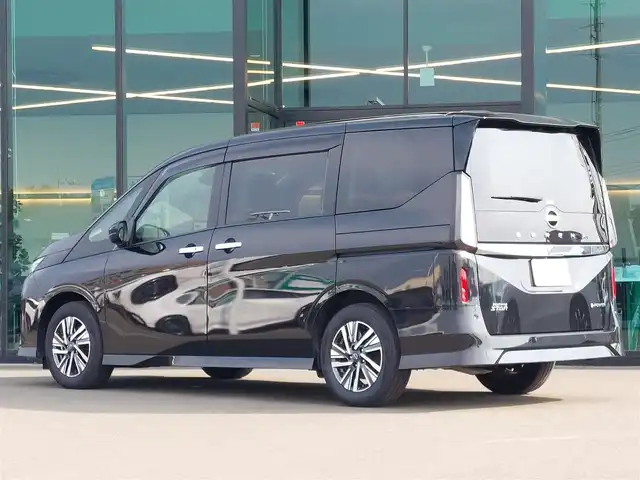 日産 セレナ e－パワー ハイウェイスター V 東京都 2024(令6)年 2万km ダイヤモンドブラック 純正ナビ/デジタルインナーミラー/アラウンドビューモニター/バックカメラ/純正アルミホイール/ブラインドスポットモニター/ETC2.0/アダプティブクルーズコントロール/プッシュスタート/衝突軽減ブレーキ/純正フロアマット/フロントフォグランプ/フルセグテレビ/Bluetooth/USB入力端子/キーレスエントリー/レーンキープアシスト/新車保証書/取扱説明書