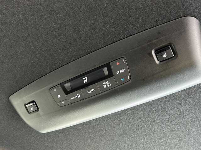 ホンダ ステップワゴン スパーダ eHEV プレミアムライン 三重県 2022(令4)年 5万km プラチナホワイトパール 純正11.4型ナビ /全周囲カメラ /BSM /両側パワースライドドア/ビルトインETC /スペアキー /前後ドドライブレコーダー/1.2列シートヒーター /コーナーセンサー /パワーバックドア/hレーダークルーズコントロール/レーンキープアシスト/衝突軽減ブレーキ/USB・タイプC給電ポート/オットマン/パドルシフト/LEDヘッドライト/オートハイビーム /オートライト/革巻きステアリング/ステアリングスイッチ/純正フロアマット/リヤサンシェード/電子パーキング/ハーフレザーシート /電動格納ミラー/禁煙車