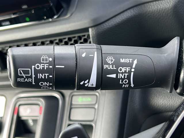 ホンダ ステップワゴン スパーダ eHEV プレミアムライン 三重県 2022(令4)年 5万km プラチナホワイトパール 純正11.4型ナビ /全周囲カメラ /BSM /両側パワースライドドア/ビルトインETC /スペアキー /前後ドドライブレコーダー/1.2列シートヒーター /コーナーセンサー /パワーバックドア/hレーダークルーズコントロール/レーンキープアシスト/衝突軽減ブレーキ/USB・タイプC給電ポート/オットマン/パドルシフト/LEDヘッドライト/オートハイビーム /オートライト/革巻きステアリング/ステアリングスイッチ/純正フロアマット/リヤサンシェード/電子パーキング/ハーフレザーシート /電動格納ミラー/禁煙車