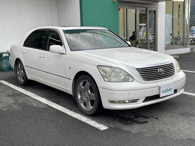 トヨタ セルシオ eR 京都府 2005(平17)年 16.4万km ホワイトパールクリスタルシャイン サンルーフ　純正メーカーナビ　パノラミックビューモニター　マークレビンソン　黒革シート　シートベンチレーター　レーダークルーズ　ブラインドスポットモニター　デジタルインナーミラー　ビルトインＥＴＣ