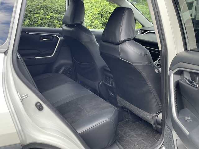 トヨタ ＲＡＶ４ X 大分県 2019(令1)年 8万km ホワイトパールクリスタルシャイン モデリスタエアロ/モデリスタ19インチアルミ/純正ナビ/バックカメラ/フルセグ/DVD/Bluetooth/ビルトインETC/アダプティブクルーズコントロール/レーンキープアシスト/ドライブレコーダー/純正LEDヘッドライト/オートライトコントロール/オートハイビームアシスト/スマートキー/エンジンプッシュスタート/MTモード付きAT/前後クリアランスソナー