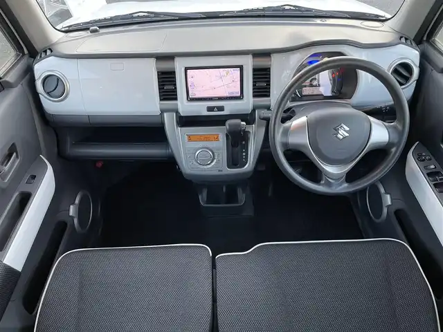 スズキ ハスラー G 群馬県 2015(平27)年 4.2万km クリスタルホワイトパール/ブラック2トーン 純正ナビ(FM・AM/SD)/ワンセグテレビ/ビルトインETC/横滑り防止装置/衝突被害軽減システム/アイドリングストップ/オートライト/電格ミラー/ダブルエアバック/シートヒーター(D席)/スマートキー×2/プッシュスタート/純正アルミホイール/純正フロアマット/保証書/取扱説明書