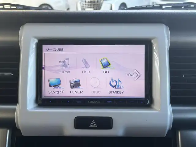 スズキ ハスラー G 群馬県 2015(平27)年 4.2万km クリスタルホワイトパール/ブラック2トーン 純正ナビ(FM・AM/SD)/ワンセグテレビ/ビルトインETC/横滑り防止装置/衝突被害軽減システム/アイドリングストップ/オートライト/電格ミラー/ダブルエアバック/シートヒーター(D席)/スマートキー×2/プッシュスタート/純正アルミホイール/純正フロアマット/保証書/取扱説明書