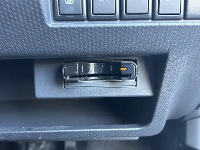 スズキ ハスラー G 群馬県 2015(平27)年 4.2万km クリスタルホワイトパール/ブラック2トーン 純正ナビ(FM・AM/SD)/ワンセグテレビ/ビルトインETC/横滑り防止装置/衝突被害軽減システム/アイドリングストップ/オートライト/電格ミラー/ダブルエアバック/シートヒーター(D席)/スマートキー×2/プッシュスタート/純正アルミホイール/純正フロアマット/保証書/取扱説明書