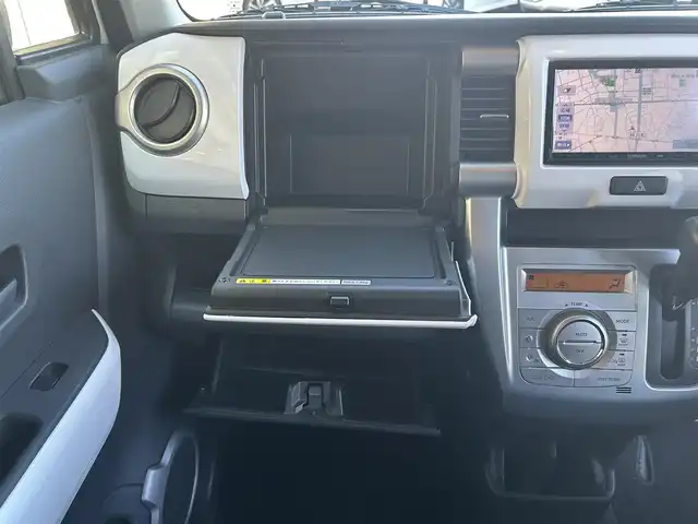 スズキ ハスラー G 群馬県 2015(平27)年 4.2万km クリスタルホワイトパール/ブラック2トーン 純正ナビ(FM・AM/SD)/ワンセグテレビ/ビルトインETC/横滑り防止装置/衝突被害軽減システム/アイドリングストップ/オートライト/電格ミラー/ダブルエアバック/シートヒーター(D席)/スマートキー×2/プッシュスタート/純正アルミホイール/純正フロアマット/保証書/取扱説明書