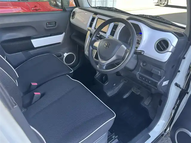 スズキ ハスラー G 群馬県 2015(平27)年 4.2万km クリスタルホワイトパール/ブラック2トーン 純正ナビ(FM・AM/SD)/ワンセグテレビ/ビルトインETC/横滑り防止装置/衝突被害軽減システム/アイドリングストップ/オートライト/電格ミラー/ダブルエアバック/シートヒーター(D席)/スマートキー×2/プッシュスタート/純正アルミホイール/純正フロアマット/保証書/取扱説明書