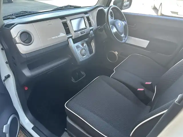 スズキ ハスラー G 群馬県 2015(平27)年 4.2万km クリスタルホワイトパール/ブラック2トーン 純正ナビ(FM・AM/SD)/ワンセグテレビ/ビルトインETC/横滑り防止装置/衝突被害軽減システム/アイドリングストップ/オートライト/電格ミラー/ダブルエアバック/シートヒーター(D席)/スマートキー×2/プッシュスタート/純正アルミホイール/純正フロアマット/保証書/取扱説明書