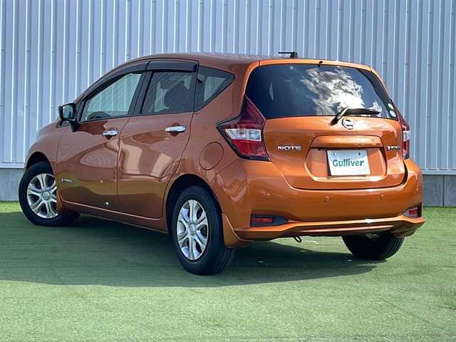 日産 ノート e－パワー X 香川県 2018(平30)年 1.6万km プレミアムコロナオレンジ 純正SDナビ【MM317D-W】/（フルセグTV/Bluetooth/DVD）/アラウンドビューモニター/インテリジェントルームミラー/インテリジェントエマージェンシーブレーキ/前後クリアランスソナー/車線逸脱警報（LDW）/車線逸脱防止支援システム（インテリジェントLI）/踏み間違い衝突防止アシスト/インテリジェントFCW（前方衝突予測警報）/インテリジェントDA（ふらつき警報）/ハイビームアシスト/標識検知機能/ETC/横滑り防止装置/ヘッドライトレベライザー/純正フロアマット/スマートキー/プッシュスタート