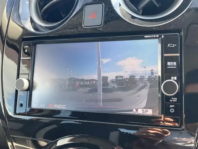 日産 ノート e－パワー X 香川県 2018(平30)年 1.6万km プレミアムコロナオレンジ 純正SDナビ【MM317D-W】/（フルセグTV/Bluetooth/DVD）/アラウンドビューモニター/インテリジェントルームミラー/インテリジェントエマージェンシーブレーキ/前後クリアランスソナー/車線逸脱警報（LDW）/車線逸脱防止支援システム（インテリジェントLI）/踏み間違い衝突防止アシスト/インテリジェントFCW（前方衝突予測警報）/インテリジェントDA（ふらつき警報）/ハイビームアシスト/標識検知機能/ETC/横滑り防止装置/ヘッドライトレベライザー/純正フロアマット/スマートキー/プッシュスタート