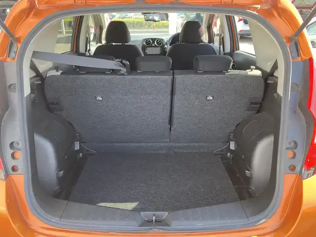 日産 ノート e－パワー X 香川県 2018(平30)年 1.6万km プレミアムコロナオレンジ 純正SDナビ【MM317D-W】/（フルセグTV/Bluetooth/DVD）/アラウンドビューモニター/インテリジェントルームミラー/インテリジェントエマージェンシーブレーキ/前後クリアランスソナー/車線逸脱警報（LDW）/車線逸脱防止支援システム（インテリジェントLI）/踏み間違い衝突防止アシスト/インテリジェントFCW（前方衝突予測警報）/インテリジェントDA（ふらつき警報）/ハイビームアシスト/標識検知機能/ETC/横滑り防止装置/ヘッドライトレベライザー/純正フロアマット/スマートキー/プッシュスタート