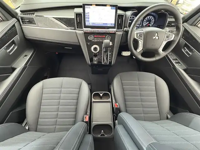 三菱 デリカＤ：５ シャモニー 滋賀県 2025(令7)年 0.1千km 黒Ⅱ 登録済未使用車/ALPINE製11インチナビ/【Bluetooth/HDMI/Apple CarPlay/Android Auto】/全方位カメラ/両側パワースライドドア/ハーフレザーシート/追従クルーズコントロール/ブラインドスポットモニタリング/LEDヘッドライト/オートマチックハイビーム/D席パワーシート/D/Nシートヒーター/ステアリングヒーター/パワーバックドア/AC100V電源/電動パーキングブレーキ/オートブレーキホールド/パドルシフト