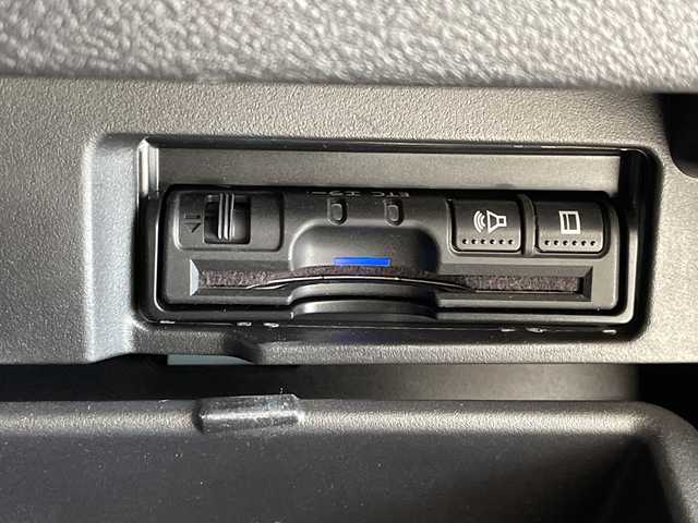 日産 セレナ ハイウェイスターVセレクションⅡ 福井県 2019(平31)年 7.1万km ブリリアントホワイトパール 純正9インチSDナビ/フルセグTV/BT/BD/DVD/CD/USB/SD/アラウンドビューモニター/フリップダウンモニター/プロパイロット/エマージェンシーブレーキ/前後ソナー/車線逸脱警報/車線逸脱防止支援システム/標識認識システム/パーキングアシスト/ETC/ドライブレコーダー/デジタルインナーミラー/両側パワースライドドア/オートライト/LEDヘッドライト/純正16インチアルミホイール/プッシュスタート/スマートキー/純正フロアマット