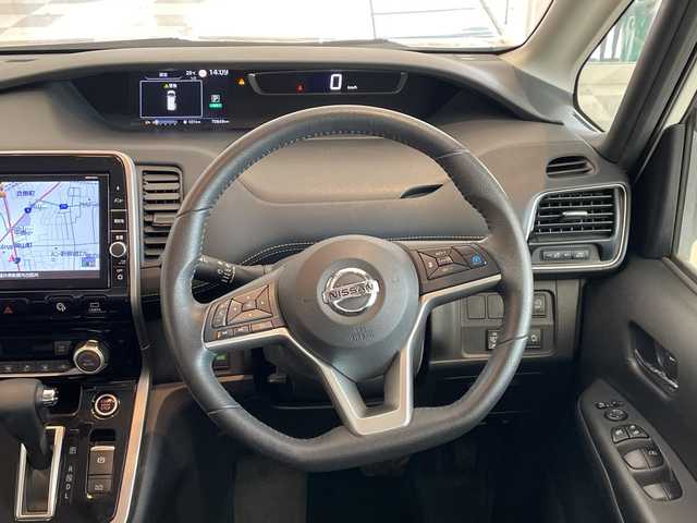 日産 セレナ ハイウェイスターVセレクションⅡ 福井県 2019(平31)年 7.1万km ブリリアントホワイトパール 純正9インチSDナビ/フルセグTV/BT/BD/DVD/CD/USB/SD/アラウンドビューモニター/フリップダウンモニター/プロパイロット/エマージェンシーブレーキ/前後ソナー/車線逸脱警報/車線逸脱防止支援システム/標識認識システム/パーキングアシスト/ETC/ドライブレコーダー/デジタルインナーミラー/両側パワースライドドア/オートライト/LEDヘッドライト/純正16インチアルミホイール/プッシュスタート/スマートキー/純正フロアマット