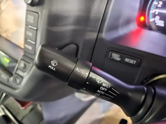 トヨタ クラウン ロイヤル Rサルーン アニバーサリーED 福岡県 2009(平21)年 3.6万km ホワイトパールクリスタルシャイン 純正ナビ/フルセグTV/バックカメラ/ビルトインETC/ドライブレコーダー/レーダークルーズコントロール/衝突被害軽減ブレーキ/ステアリング連動HIDヘッドランプ/オートライト/フロントフォグランプ/木目調/革巻きコンビステアリング/前席パワーシート/純正シートカバー付/純正17インチアルミホイール/スマートキー/プッシュエンジンスタート/イモビライザー/禁煙車