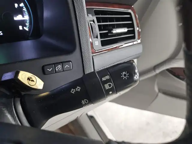 トヨタ クラウン ロイヤル Rサルーン アニバーサリーED 福岡県 2009(平21)年 3.6万km ホワイトパールクリスタルシャイン 純正ナビ/フルセグTV/バックカメラ/ビルトインETC/ドライブレコーダー/レーダークルーズコントロール/衝突被害軽減ブレーキ/ステアリング連動HIDヘッドランプ/オートライト/フロントフォグランプ/木目調/革巻きコンビステアリング/前席パワーシート/純正シートカバー付/純正17インチアルミホイール/スマートキー/プッシュエンジンスタート/イモビライザー/禁煙車