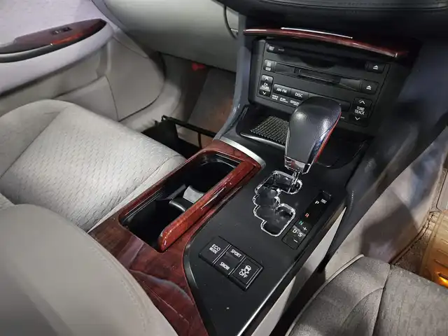 トヨタ クラウン ロイヤル Rサルーン アニバーサリーED 福岡県 2009(平21)年 3.6万km ホワイトパールクリスタルシャイン 純正ナビ/フルセグTV/バックカメラ/ビルトインETC/ドライブレコーダー/レーダークルーズコントロール/衝突被害軽減ブレーキ/ステアリング連動HIDヘッドランプ/オートライト/フロントフォグランプ/木目調/革巻きコンビステアリング/前席パワーシート/純正シートカバー付/純正17インチアルミホイール/スマートキー/プッシュエンジンスタート/イモビライザー/禁煙車