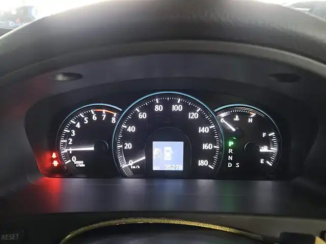 トヨタ クラウン ロイヤル Rサルーン アニバーサリーED 福岡県 2009(平21)年 3.6万km ホワイトパールクリスタルシャイン 純正ナビ/フルセグTV/バックカメラ/ビルトインETC/ドライブレコーダー/レーダークルーズコントロール/衝突被害軽減ブレーキ/ステアリング連動HIDヘッドランプ/オートライト/フロントフォグランプ/木目調/革巻きコンビステアリング/前席パワーシート/純正シートカバー付/純正17インチアルミホイール/スマートキー/プッシュエンジンスタート/イモビライザー/禁煙車