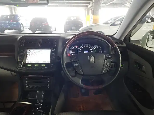 トヨタ クラウン ロイヤル Rサルーン アニバーサリーED 福岡県 2009(平21)年 3.6万km ホワイトパールクリスタルシャイン 純正ナビ/フルセグTV/バックカメラ/ビルトインETC/ドライブレコーダー/レーダークルーズコントロール/衝突被害軽減ブレーキ/ステアリング連動HIDヘッドランプ/オートライト/フロントフォグランプ/木目調/革巻きコンビステアリング/前席パワーシート/純正シートカバー付/純正17インチアルミホイール/スマートキー/プッシュエンジンスタート/イモビライザー/禁煙車