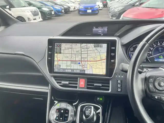 トヨタ ノア ハイブリッド Si ダブルバイビーⅢ 島根県 2021(令3)年 7.3万km ホワイトパールクリスタルシャイン 純正１０インチSDナビ　/(AM/FM/フルセグTVＤＶＤ再生/Ｂｌｕｅｔｏｏｔｈ接続)　/ビルトインＥＴＣ　/バックカメラ/両側パワースライドドア　/クルーズコントロール/前後コーナーセンサー　/レーンアシスト　/プリクラッシュセーフティ　/前席シートヒーター　/オートハイビーム／ライト　/純正ＬＥＤヘッドライト/純正16インチアルミホイール/純正フロアマット