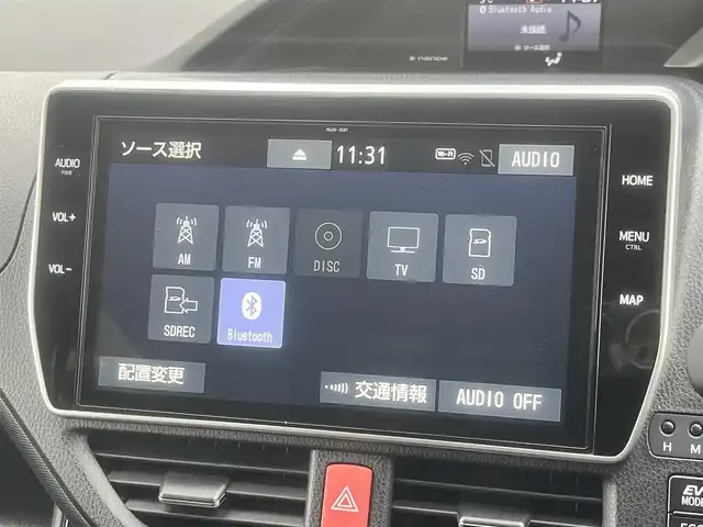 トヨタ ノア ハイブリッド Si ダブルバイビーⅢ 島根県 2021(令3)年 7.3万km ホワイトパールクリスタルシャイン 純正１０インチSDナビ　/(AM/FM/フルセグTVＤＶＤ再生/Ｂｌｕｅｔｏｏｔｈ接続)　/ビルトインＥＴＣ　/バックカメラ/両側パワースライドドア　/クルーズコントロール/前後コーナーセンサー　/レーンアシスト　/プリクラッシュセーフティ　/前席シートヒーター　/オートハイビーム／ライト　/純正ＬＥＤヘッドライト/純正16インチアルミホイール/純正フロアマット