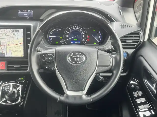 トヨタ ノア ハイブリッド Si ダブルバイビーⅢ 島根県 2021(令3)年 7.3万km ホワイトパールクリスタルシャイン 純正１０インチSDナビ　/(AM/FM/フルセグTVＤＶＤ再生/Ｂｌｕｅｔｏｏｔｈ接続)　/ビルトインＥＴＣ　/バックカメラ/両側パワースライドドア　/クルーズコントロール/前後コーナーセンサー　/レーンアシスト　/プリクラッシュセーフティ　/前席シートヒーター　/オートハイビーム／ライト　/純正ＬＥＤヘッドライト/純正16インチアルミホイール/純正フロアマット