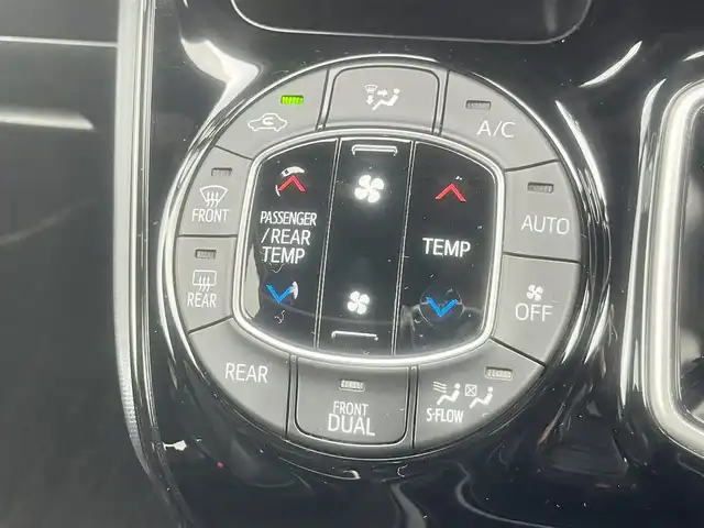 トヨタ ノア ハイブリッド Si ダブルバイビーⅢ 島根県 2021(令3)年 7.3万km ホワイトパールクリスタルシャイン 純正１０インチSDナビ　/(AM/FM/フルセグTVＤＶＤ再生/Ｂｌｕｅｔｏｏｔｈ接続)　/ビルトインＥＴＣ　/バックカメラ/両側パワースライドドア　/クルーズコントロール/前後コーナーセンサー　/レーンアシスト　/プリクラッシュセーフティ　/前席シートヒーター　/オートハイビーム／ライト　/純正ＬＥＤヘッドライト/純正16インチアルミホイール/純正フロアマット