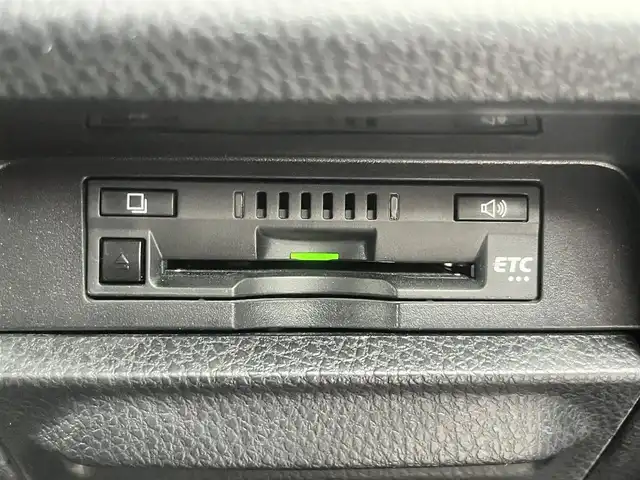 トヨタ ノア ハイブリッド Si ダブルバイビーⅢ 島根県 2021(令3)年 7.3万km ホワイトパールクリスタルシャイン 純正１０インチSDナビ　/(AM/FM/フルセグTVＤＶＤ再生/Ｂｌｕｅｔｏｏｔｈ接続)　/ビルトインＥＴＣ　/バックカメラ/両側パワースライドドア　/クルーズコントロール/前後コーナーセンサー　/レーンアシスト　/プリクラッシュセーフティ　/前席シートヒーター　/オートハイビーム／ライト　/純正ＬＥＤヘッドライト/純正16インチアルミホイール/純正フロアマット