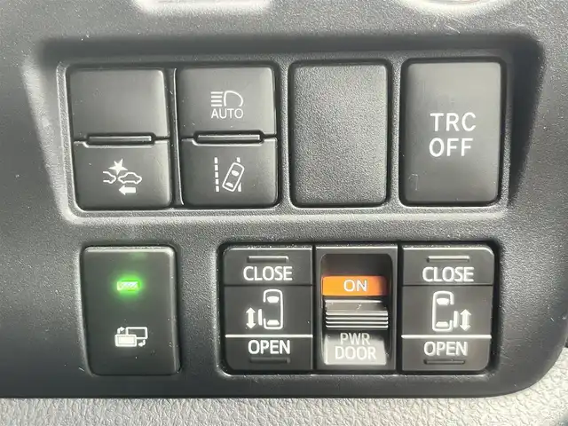 トヨタ ノア ハイブリッド Si ダブルバイビーⅢ 島根県 2021(令3)年 7.3万km ホワイトパールクリスタルシャイン 純正１０インチSDナビ　/(AM/FM/フルセグTVＤＶＤ再生/Ｂｌｕｅｔｏｏｔｈ接続)　/ビルトインＥＴＣ　/バックカメラ/両側パワースライドドア　/クルーズコントロール/前後コーナーセンサー　/レーンアシスト　/プリクラッシュセーフティ　/前席シートヒーター　/オートハイビーム／ライト　/純正ＬＥＤヘッドライト/純正16インチアルミホイール/純正フロアマット