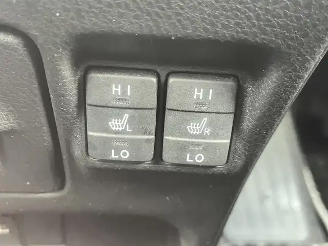 トヨタ ノア ハイブリッド Si ダブルバイビーⅢ 島根県 2021(令3)年 7.3万km ホワイトパールクリスタルシャイン 純正１０インチSDナビ　/(AM/FM/フルセグTVＤＶＤ再生/Ｂｌｕｅｔｏｏｔｈ接続)　/ビルトインＥＴＣ　/バックカメラ/両側パワースライドドア　/クルーズコントロール/前後コーナーセンサー　/レーンアシスト　/プリクラッシュセーフティ　/前席シートヒーター　/オートハイビーム／ライト　/純正ＬＥＤヘッドライト/純正16インチアルミホイール/純正フロアマット