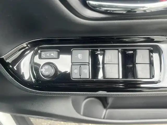 トヨタ ノア ハイブリッド Si ダブルバイビーⅢ 島根県 2021(令3)年 7.3万km ホワイトパールクリスタルシャイン 純正１０インチSDナビ　/(AM/FM/フルセグTVＤＶＤ再生/Ｂｌｕｅｔｏｏｔｈ接続)　/ビルトインＥＴＣ　/バックカメラ/両側パワースライドドア　/クルーズコントロール/前後コーナーセンサー　/レーンアシスト　/プリクラッシュセーフティ　/前席シートヒーター　/オートハイビーム／ライト　/純正ＬＥＤヘッドライト/純正16インチアルミホイール/純正フロアマット