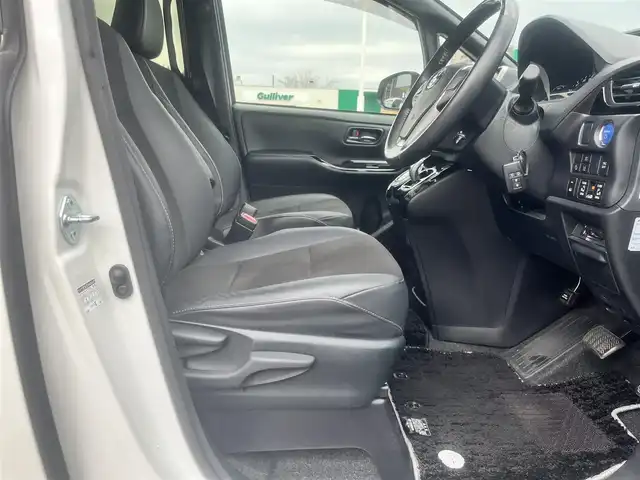 トヨタ ノア ハイブリッド Si ダブルバイビーⅢ 島根県 2021(令3)年 7.3万km ホワイトパールクリスタルシャイン 純正１０インチSDナビ　/(AM/FM/フルセグTVＤＶＤ再生/Ｂｌｕｅｔｏｏｔｈ接続)　/ビルトインＥＴＣ　/バックカメラ/両側パワースライドドア　/クルーズコントロール/前後コーナーセンサー　/レーンアシスト　/プリクラッシュセーフティ　/前席シートヒーター　/オートハイビーム／ライト　/純正ＬＥＤヘッドライト/純正16インチアルミホイール/純正フロアマット