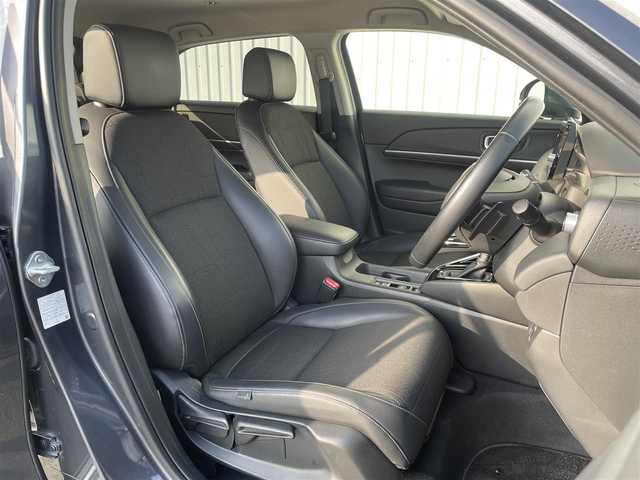 ホンダ ヴェゼル ハイブリッド e:HEV Z 福岡県 2022(令4)年 4万km メテオロイドグレーメタリック ホンダセンシング/CMBS/路外逸脱抑制機能/純正ナビ/フルセグ/BT/AM/FM/USB/applecarplay/androidauto/バックカメラ/アダプティブクルーズコントロール/ハンズフリーパワーバックドア/ＢＳＩ/パドルシフト/ステアリングヒーター/シートヒーター/ＥＴＣ２．０/純正アルミ/ハーフレザー