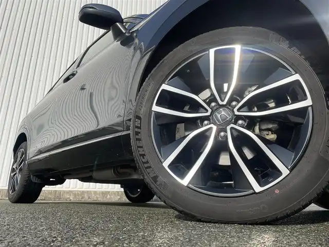 ホンダ ヴェゼル ハイブリッド e:HEV Z 福岡県 2022(令4)年 4万km メテオロイドグレーメタリック ホンダセンシング/CMBS/路外逸脱抑制機能/純正ナビ/フルセグ/BT/AM/FM/USB/applecarplay/androidauto/バックカメラ/アダプティブクルーズコントロール/ハンズフリーパワーバックドア/ＢＳＩ/パドルシフト/ステアリングヒーター/シートヒーター/ＥＴＣ２．０/純正アルミ/ハーフレザー