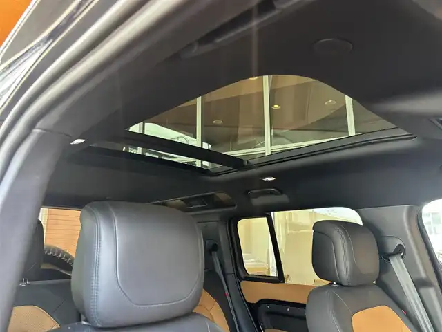 ランドローバー ランドローバー ディフェンダー 110X 宮城県 2022(令4)年 1.8万km 黒 コールドクライメントパック/ブラックエクステリアパック/パノラマガラスサンルーフ/ヘッドアップディスプレイ/MERIDIANサラウンドサウンドシステム/全方位カメラ/AppleCarPlay/ブラウン/ブラックレザーシート/シートベンチレーション/シートヒーター/3ゾーンエアコン/デジタルインナーミラー/マトリクスLEDヘッドライト /電動オートステップ/純正22インチブラックホイール/レッドブレーキキャリパー/エアサスペンション/アクティブクルーズコントロール/レーンキープアシスト/ブラインドスポットモニター/背面タイヤカバー