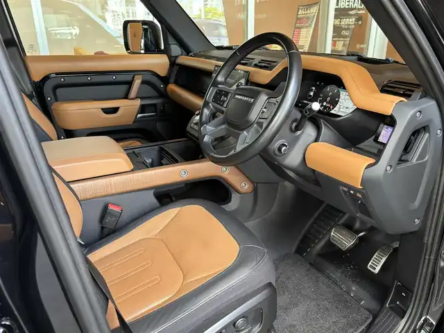 ランドローバー ランドローバー ディフェンダー 110X 宮城県 2022(令4)年 1.8万km 黒 コールドクライメントパック/ブラックエクステリアパック/パノラマガラスサンルーフ/ヘッドアップディスプレイ/MERIDIANサラウンドサウンドシステム/全方位カメラ/AppleCarPlay/ブラウン/ブラックレザーシート/シートベンチレーション/シートヒーター/3ゾーンエアコン/デジタルインナーミラー/マトリクスLEDヘッドライト /電動オートステップ/純正22インチブラックホイール/レッドブレーキキャリパー/エアサスペンション/アクティブクルーズコントロール/レーンキープアシスト/ブラインドスポットモニター/背面タイヤカバー