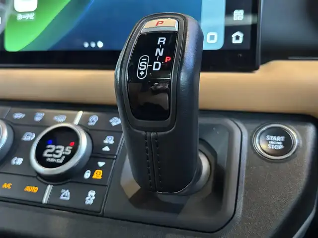 ランドローバー ランドローバー ディフェンダー 110X 宮城県 2022(令4)年 1.8万km 黒 コールドクライメントパック/ブラックエクステリアパック/パノラマガラスサンルーフ/ヘッドアップディスプレイ/MERIDIANサラウンドサウンドシステム/全方位カメラ/AppleCarPlay/ブラウン/ブラックレザーシート/シートベンチレーション/シートヒーター/3ゾーンエアコン/デジタルインナーミラー/マトリクスLEDヘッドライト /電動オートステップ/純正22インチブラックホイール/レッドブレーキキャリパー/エアサスペンション/アクティブクルーズコントロール/レーンキープアシスト/ブラインドスポットモニター/背面タイヤカバー
