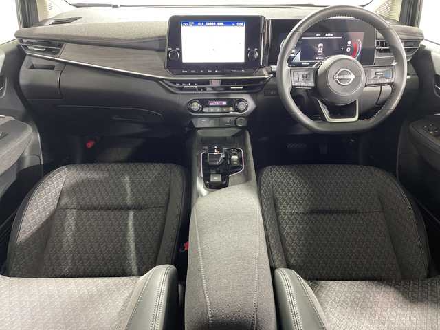 日産 オーラ G 神奈川県 2024(令6)年 3.1万km グレー 純正9インチナビ/Bluetooth&USB&HDMI&AppleCarPlay&フルセグTV/全方位モニター/インテリジェントルームミラー/純正ドライブレコーダー前後/ビルトインETC2.0/ワイヤレス充電器/BOSEパーソナルプラスプラスサウンドスピーカー/ハーフレザーシート/プロパイロット/インテリジェントエマージェンシーブレーキ/踏み間違い衝突防止アシスト/後側方車両検知警報/後側方衝突防止支援システム/車線逸脱警報/車線逸脱防止支援システム/前方衝突予測警報/後退時車両検知警報/ふらつき警報/標識検知機能/インテリジェントクルーズコントロール/アダプティブLEDヘッドライトシステム/LEDフォグライト/ウィンカーミラー/SOSボタン/インテリジェントキー/プッシュスタートボタン/電動サイドブレーキ/オートブレーキホールド/革巻きステアリング/ステアリングスイッチ/Autoライト/オートマチックハイビーム/タイプCコネクト