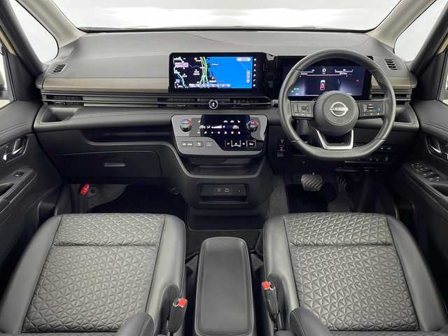 日産 セレナ e－パワー ハイウェイスター V 鹿児島県 2023(令5)年 2.2万km ベージュ 禁煙車　/純正１２．３型ナビ　/（フルセグ/Bluetooth）/アラウンドビューモニター　/バックカメラ/プロパイロット　/デジタルインナーミラー　/前後ドライブレコーダー　/ステアリングヒーター　/ＥＴＣ２．０　/純正エアロ　/置くだけ充電　/１００ＶＡＣアダプター/合皮シート/ステアリングスイッチ/両側パワースライドドア/シートヒーター