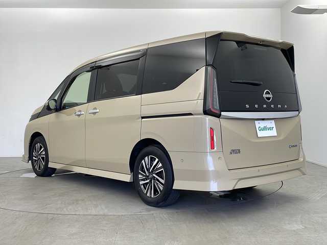 日産 セレナ e－パワー ハイウェイスター V 鹿児島県 2023(令5)年 2.2万km ベージュ 禁煙車　/純正１２．３型ナビ　/（フルセグ/Bluetooth）/アラウンドビューモニター　/バックカメラ/プロパイロット　/デジタルインナーミラー　/前後ドライブレコーダー　/ステアリングヒーター　/ＥＴＣ２．０　/純正エアロ　/置くだけ充電　/１００ＶＡＣアダプター/合皮シート/ステアリングスイッチ/両側パワースライドドア/シートヒーター