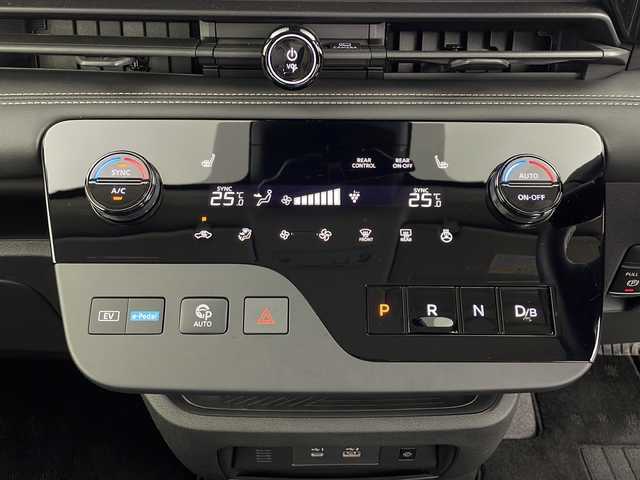 日産 セレナ e－パワー ハイウェイスター V 鹿児島県 2023(令5)年 2.2万km ベージュ 禁煙車　/純正１２．３型ナビ　/（フルセグ/Bluetooth）/アラウンドビューモニター　/バックカメラ/プロパイロット　/デジタルインナーミラー　/前後ドライブレコーダー　/ステアリングヒーター　/ＥＴＣ２．０　/純正エアロ　/置くだけ充電　/１００ＶＡＣアダプター/合皮シート/ステアリングスイッチ/両側パワースライドドア/シートヒーター