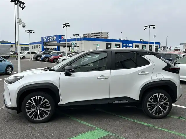トヨタ ヤリスクロス ハイブリッド Z アドベンチャー 長崎県 2023(令5)年 0.9万km ブラックマイカ/プラチナホワイトパールマイカ ワンオーナー/純正ディスプレイオーディオ/パノラミックビューモニター/ハーフレザーシート/パワーシート/トヨタセーフティセンス/レーダークルーズコントロール/レーンキープアシスト/LEDヘッドライト/オートライト/ステアリングスイッチ/クリアランスソナー/ETC/シートヒーター/スペアキー