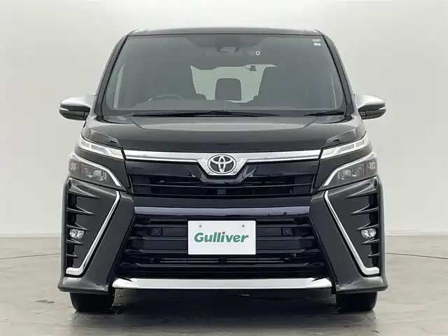 トヨタ ヴォクシー ZS 煌Ⅱ 群馬県 2020(令2)年 6.4万km ブラック 純正12.1インチフリップダウンモニター/純正10インチナビ/（AM/FM/CD/DVD/BT/フルセグTV）/バックカメラ/トヨタセーフティセンス /・プリクラッシュセーフティ/・レーンディパーチャーアラート/・オートマチックハイビーム/・パーキングサポートブレーキ/両側パワースライドドア/クルーズコントロール/ビルトインETC/社外前後ドライブレコーダー/プッシュスタート/スマートキー