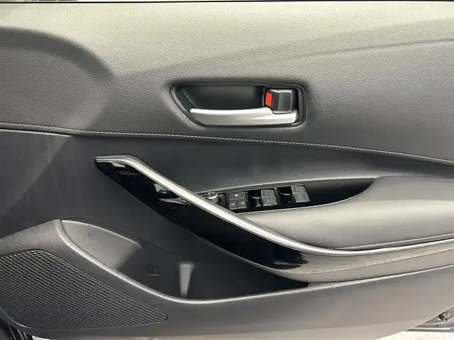 トヨタ カローラツーリング ハイブリッド ダブルバイビー 鹿児島県 2020(令2)年 5.7万km スパークリングブラックパールクリスタルシャイン 純正ディスプレイオーディオ（ナビ機能付）　/バックカメラ　/ブラインドスポットモニター　/革巻きステアリング　/ステアリングヒーター　/オールオートウィンドウ　/電動パーキングブレーキ　/オートブレーキホールド