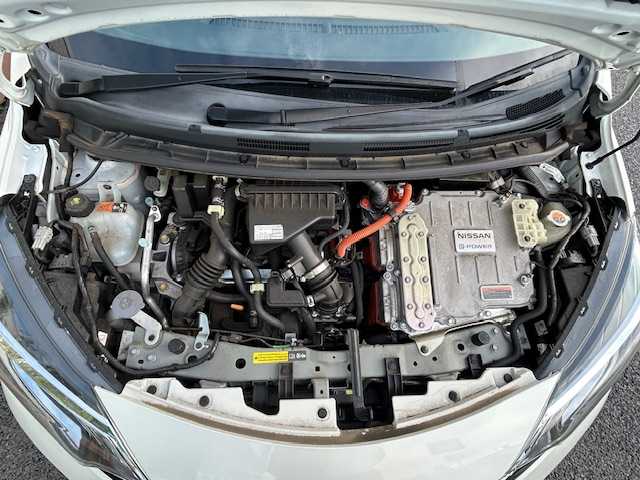 日産 ノート e－パワー メダリスト Bアロー 茨城県 2019(令1)年 2.5万km パール 純正ナビ/（FM/AM/BT/フルセグ） /アラウンドビューモニター /LEDヘッドライト /レーダークルーズコントロール /ドライブレコーダー /デジタルインナーミラー /オートライト /スマートキー /純正AW /ETC/プッシュスタート/衝突軽減ブレーキ/コーナーセンサー