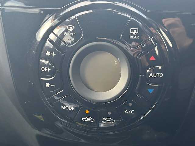 日産 ノート e－パワー メダリスト Bアロー 茨城県 2019(令1)年 2.5万km パール 純正ナビ/（FM/AM/BT/フルセグ） /アラウンドビューモニター /LEDヘッドライト /レーダークルーズコントロール /ドライブレコーダー /デジタルインナーミラー /オートライト /スマートキー /純正AW /ETC/プッシュスタート/衝突軽減ブレーキ/コーナーセンサー