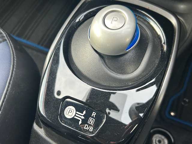 日産 ノート e－パワー メダリスト Bアロー 茨城県 2019(令1)年 2.5万km パール 純正ナビ/（FM/AM/BT/フルセグ） /アラウンドビューモニター /LEDヘッドライト /レーダークルーズコントロール /ドライブレコーダー /デジタルインナーミラー /オートライト /スマートキー /純正AW /ETC/プッシュスタート/衝突軽減ブレーキ/コーナーセンサー