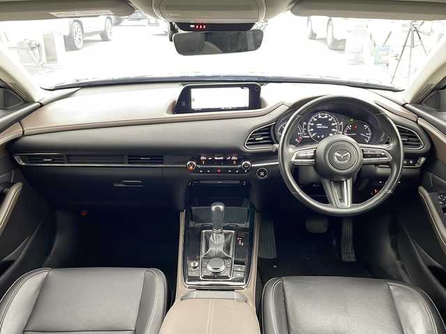 マツダ ＣＸ－３０ XD Lパッケージ 兵庫県 2020(令2)年 2.8万km ジェットブラックマイカ ・純正ナビ/CD/DVD/BT/TV/・i-ACTIVSENSE/・衝突軽減システム/・横滑り防止装置/・レーダークルーズコントロール/・アイドリングストップ/・ビルトインETC/・前後ドライブレコーダー/・前後コーナーセンサー/・アラウンドビューモニター/・パワーバックドア/・レザーシート/・パワーシート（運転席）/・メモリーシート（運転席）/・シートヒーター（運転席＋助手席）/・革巻きステアリング/・ステアリングリモコン/・ステアリングヒーター/・電動パーキングブレーキ/・オートホールド/・LEDオートライト/・オートマチックハイビーム/・電動リアゲート/・MTモード付AT/・純正フロアマット/・純正１８インチアルミホイール/・スマートキー/・プッシュスタート/・W＋サイドエアバッグ/・カーテンエアバッグ