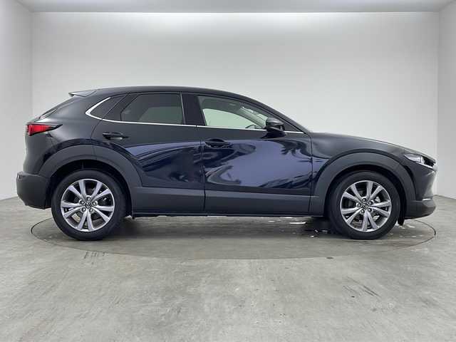マツダ ＣＸ－３０ XD Lパッケージ 兵庫県 2020(令2)年 2.8万km ジェットブラックマイカ ・純正ナビ/CD/DVD/BT/TV/・i-ACTIVSENSE/・衝突軽減システム/・横滑り防止装置/・レーダークルーズコントロール/・アイドリングストップ/・ビルトインETC/・前後ドライブレコーダー/・前後コーナーセンサー/・アラウンドビューモニター/・パワーバックドア/・レザーシート/・パワーシート（運転席）/・メモリーシート（運転席）/・シートヒーター（運転席＋助手席）/・革巻きステアリング/・ステアリングリモコン/・ステアリングヒーター/・電動パーキングブレーキ/・オートホールド/・LEDオートライト/・オートマチックハイビーム/・電動リアゲート/・MTモード付AT/・純正フロアマット/・純正１８インチアルミホイール/・スマートキー/・プッシュスタート/・W＋サイドエアバッグ/・カーテンエアバッグ
