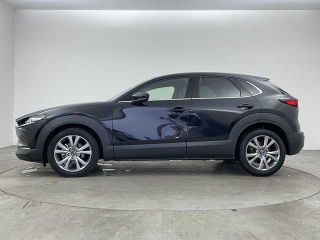 マツダ ＣＸ－３０ XD Lパッケージ 兵庫県 2020(令2)年 2.8万km ジェットブラックマイカ ・純正ナビ/CD/DVD/BT/TV/・i-ACTIVSENSE/・衝突軽減システム/・横滑り防止装置/・レーダークルーズコントロール/・アイドリングストップ/・ビルトインETC/・前後ドライブレコーダー/・前後コーナーセンサー/・アラウンドビューモニター/・パワーバックドア/・レザーシート/・パワーシート（運転席）/・メモリーシート（運転席）/・シートヒーター（運転席＋助手席）/・革巻きステアリング/・ステアリングリモコン/・ステアリングヒーター/・電動パーキングブレーキ/・オートホールド/・LEDオートライト/・オートマチックハイビーム/・電動リアゲート/・MTモード付AT/・純正フロアマット/・純正１８インチアルミホイール/・スマートキー/・プッシュスタート/・W＋サイドエアバッグ/・カーテンエアバッグ