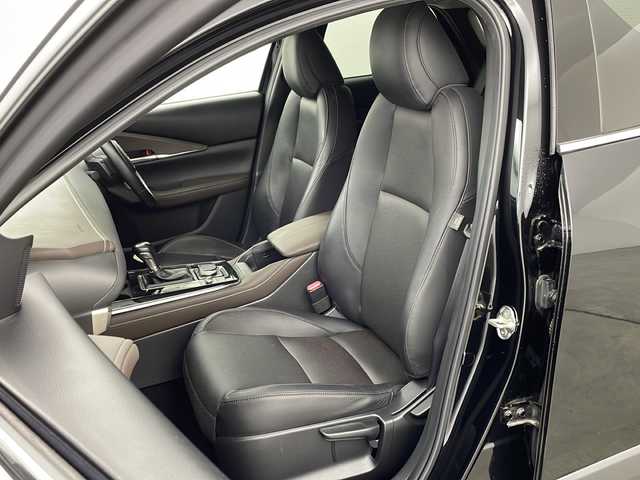 マツダ ＣＸ－３０ XD Lパッケージ 兵庫県 2020(令2)年 2.8万km ジェットブラックマイカ ・純正ナビ/CD/DVD/BT/TV/・i-ACTIVSENSE/・衝突軽減システム/・横滑り防止装置/・レーダークルーズコントロール/・アイドリングストップ/・ビルトインETC/・前後ドライブレコーダー/・前後コーナーセンサー/・アラウンドビューモニター/・パワーバックドア/・レザーシート/・パワーシート（運転席）/・メモリーシート（運転席）/・シートヒーター（運転席＋助手席）/・革巻きステアリング/・ステアリングリモコン/・ステアリングヒーター/・電動パーキングブレーキ/・オートホールド/・LEDオートライト/・オートマチックハイビーム/・電動リアゲート/・MTモード付AT/・純正フロアマット/・純正１８インチアルミホイール/・スマートキー/・プッシュスタート/・W＋サイドエアバッグ/・カーテンエアバッグ